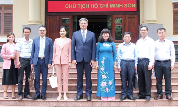Tổng lãnh sự quán Cộng hòa Nhân dân Trung Hoa tại TP. Hồ Chí Minh chào xã giao UBND tỉnh Đắk Lắk